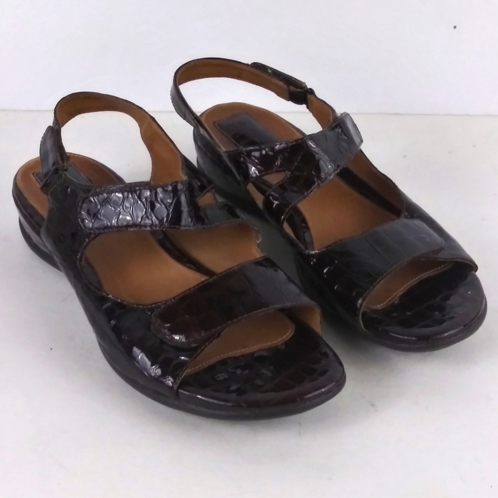 Clarks crocodile print brown sandals women size 10M